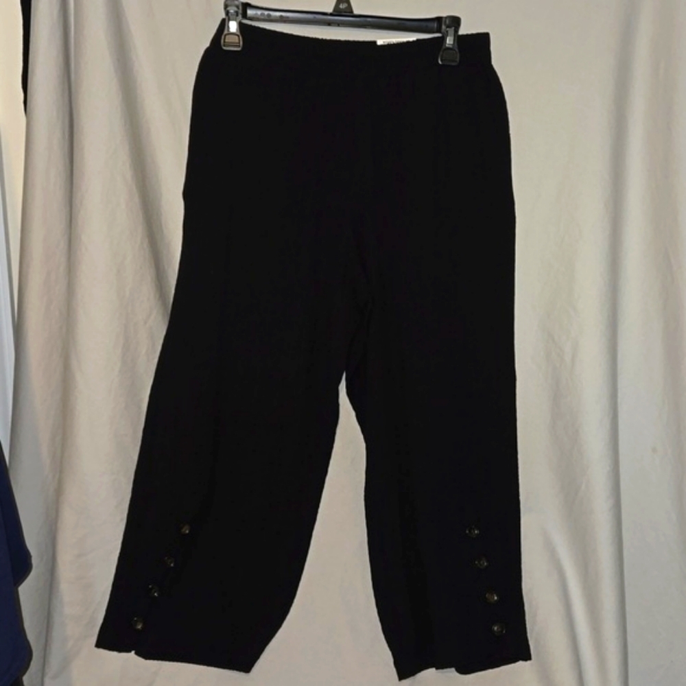 J M Collection Black textured Capri pants, NEW
